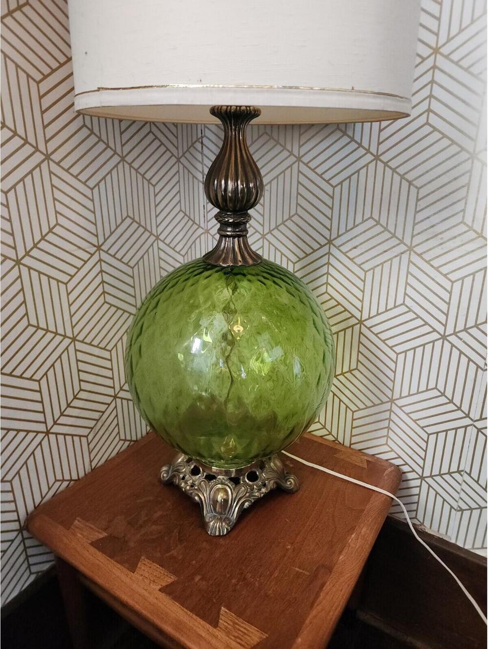 Vintage MCM Hollywood Regency Green DIamond Optic Glass Globe 3-Way Table Lamp